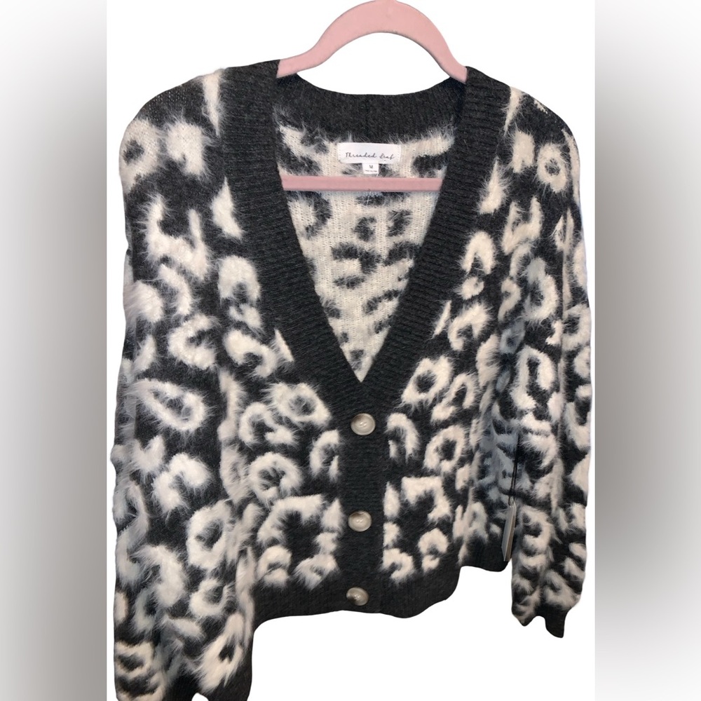 Threaded Leaf Black & White Super Soft Sweater Size Medium NWT